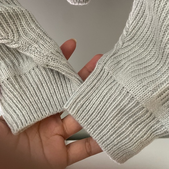 H&M Divided // Cold Shoulder Sweater - Picture 4 of 4